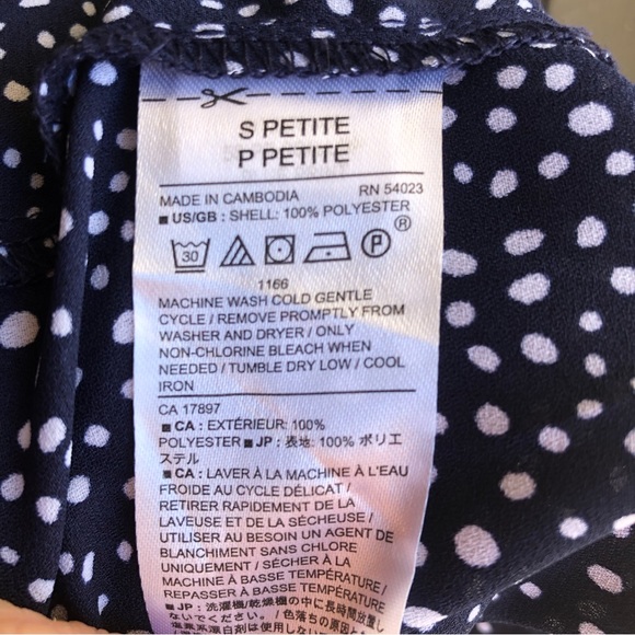 Banana Republic Blouse shirt dark navy blue with white dots scalloped sleeve - Picture 9 of 15